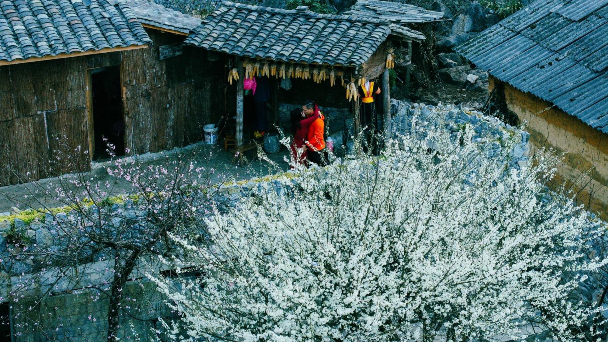 Nha Co Lao Xa Homestay Hmong & Bungalow Air Conditioner Dồng Van Bagian luar foto