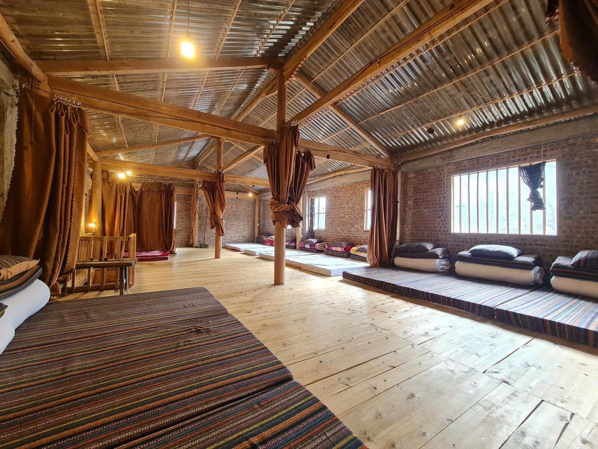 Nha Co Lao Xa Homestay Hmong & Bungalow Air Conditioner Dồng Van Bagian luar foto