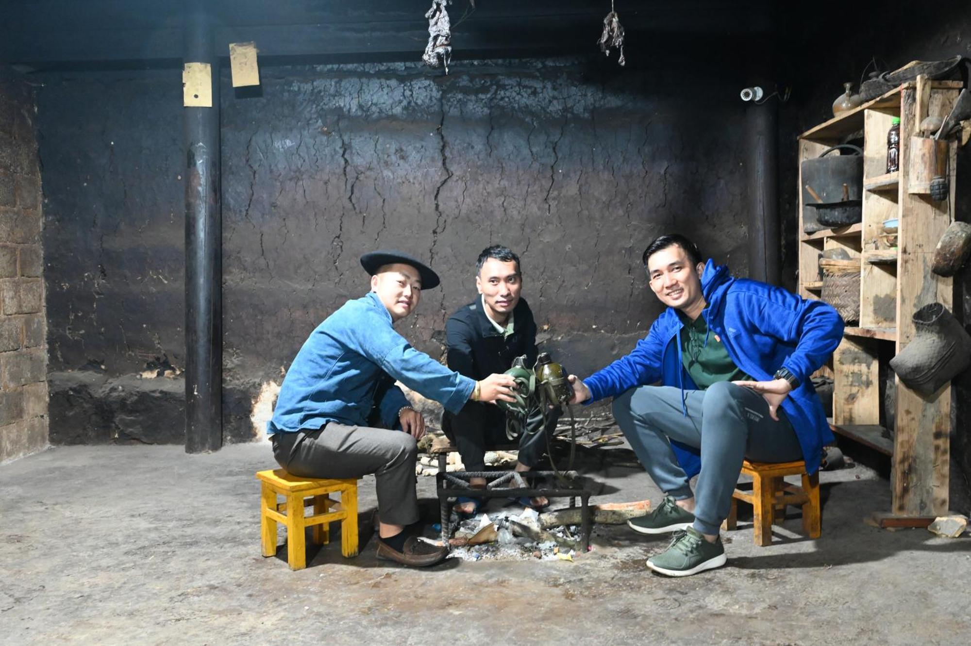 Nha Co Lao Xa Homestay Hmong & Bungalow Air Conditioner Dồng Van Bagian luar foto