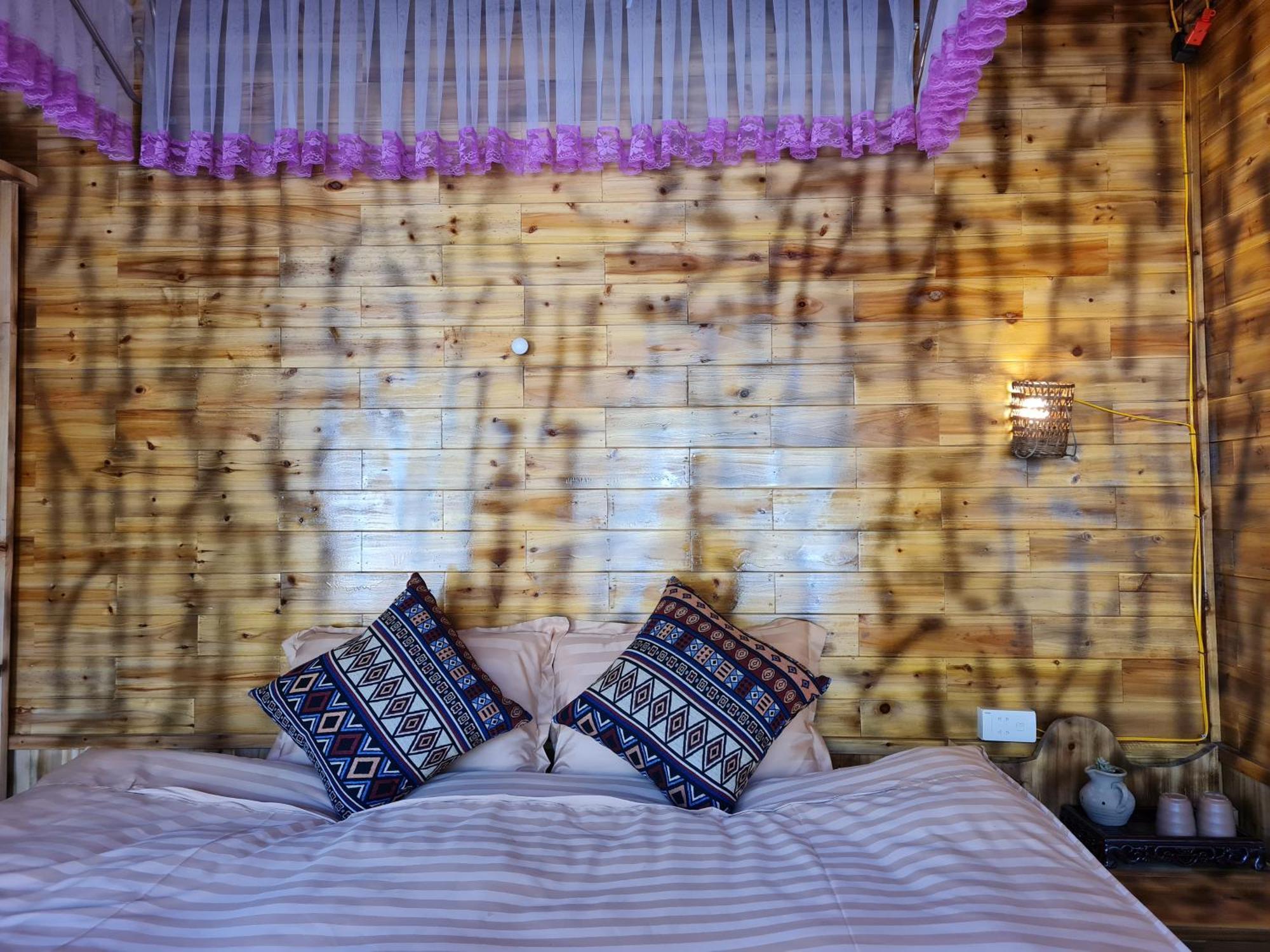 Nha Co Lao Xa Homestay Hmong & Bungalow Air Conditioner Dồng Van Bagian luar foto