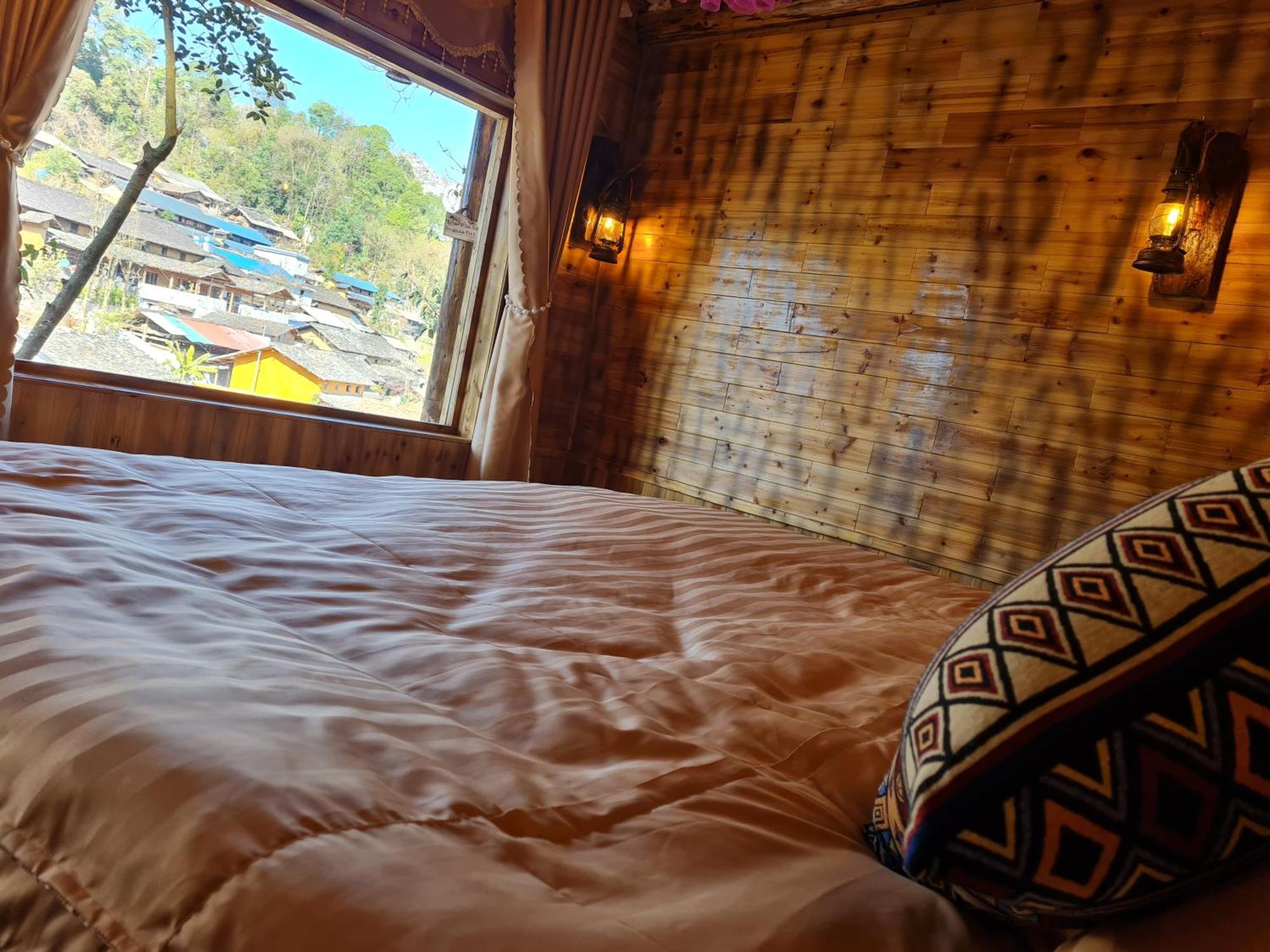 Nha Co Lao Xa Homestay Hmong & Bungalow Air Conditioner Dồng Van Bagian luar foto